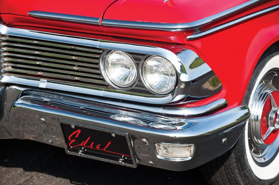 Детали экстерьера Edsel Corsair Convertible 1959 года  (фото 19 из 82)